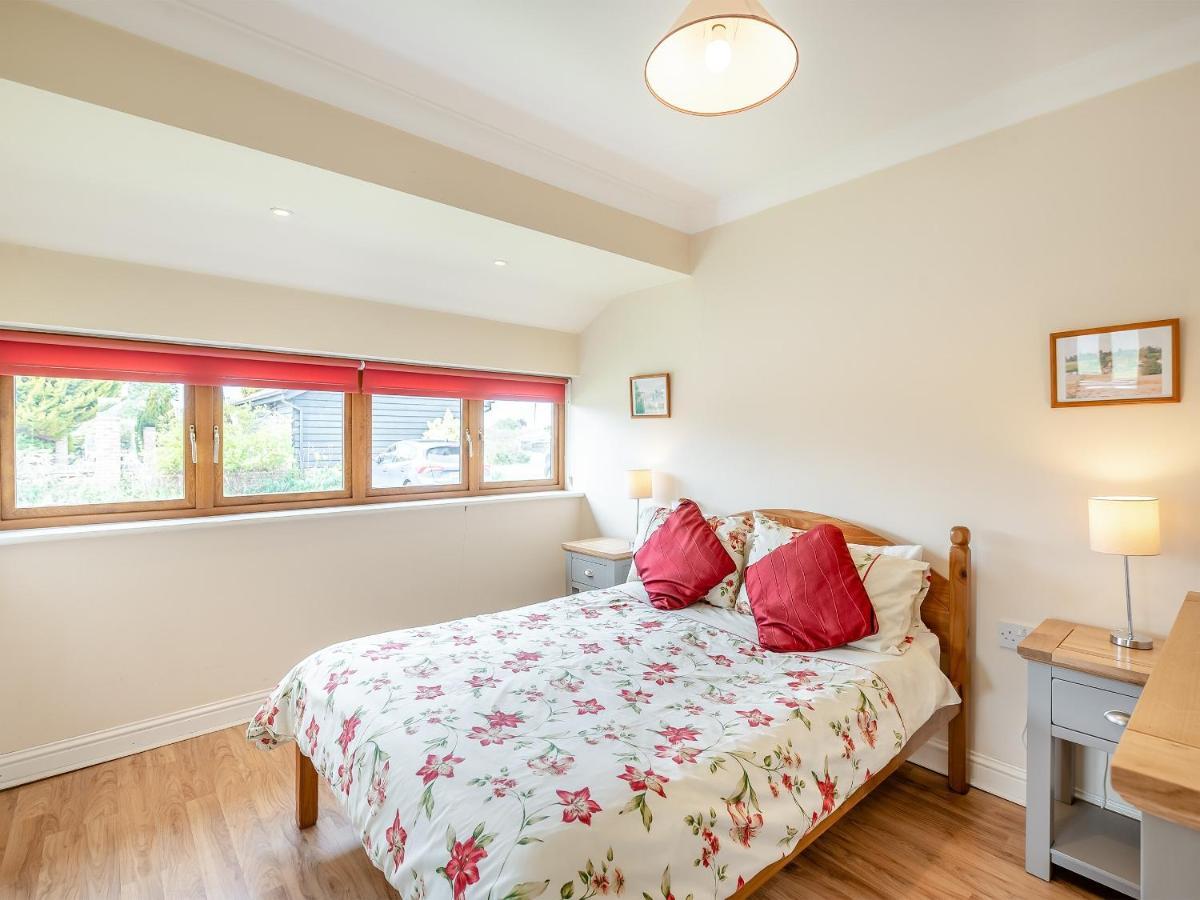 Orchard Cottage Saint Osyth Экстерьер фото